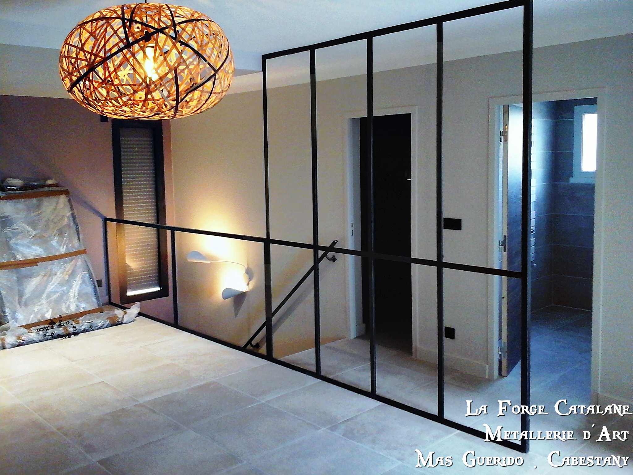 verriere type ancien atelier sur vide tremie escalier forge catalane.jpg